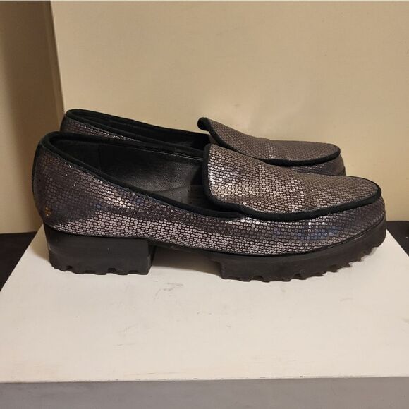 Donald J. Pliner "Elen" Gray/Silvr Pebble Metallic Leather Loafers sz.8 Ret $200 - Picture 1 of 8